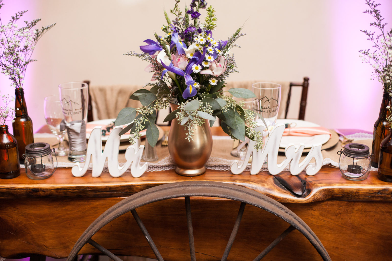 Mr and Mrs rustic sweetheart table