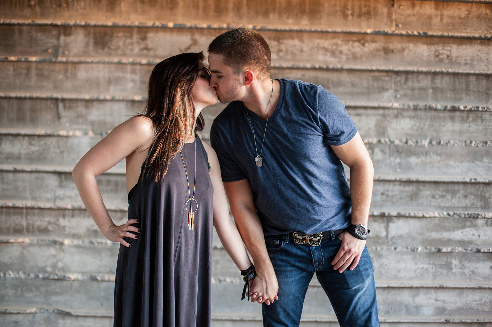 What to wear for your engagement pictures! From a photographers perspective.